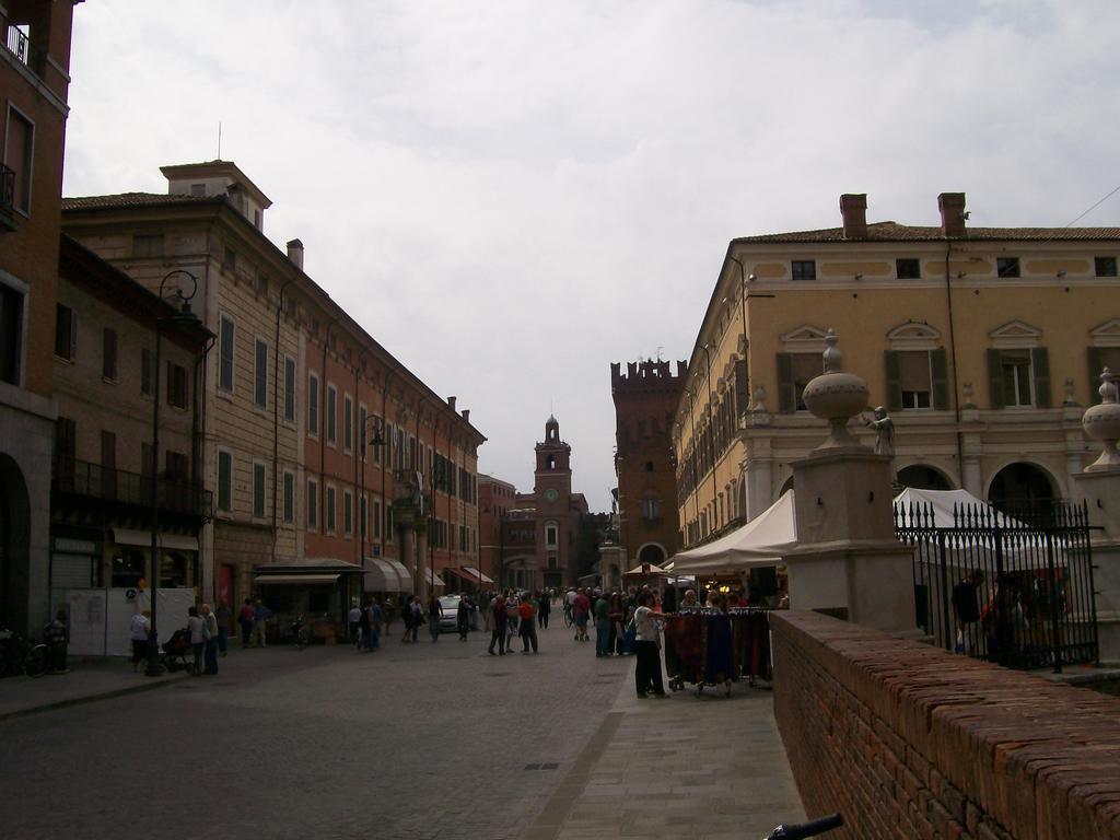 Be Happy Apartment Ferrara Exterior foto